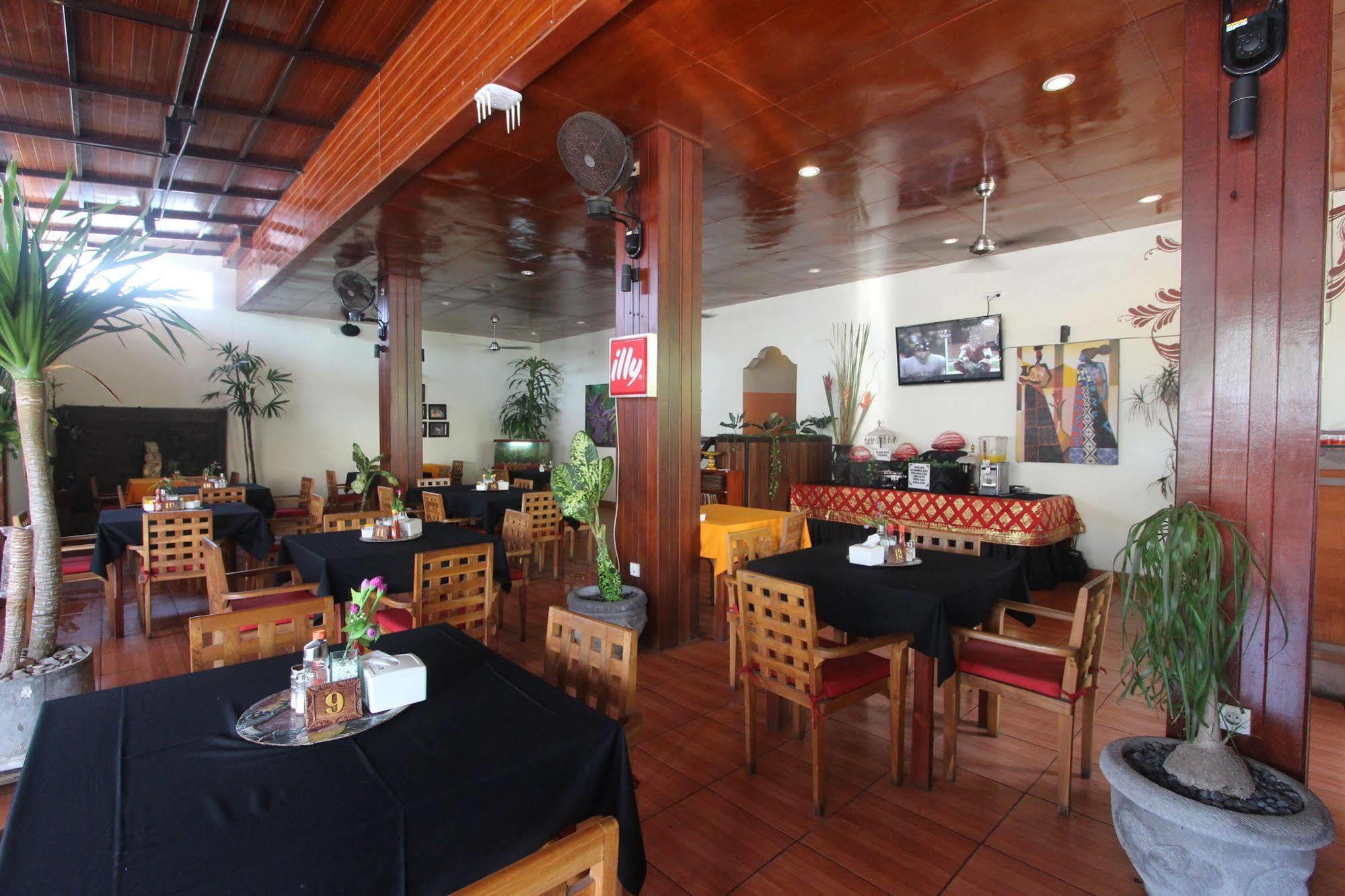 罗摩衍那酒店 サヌール 外观 照片